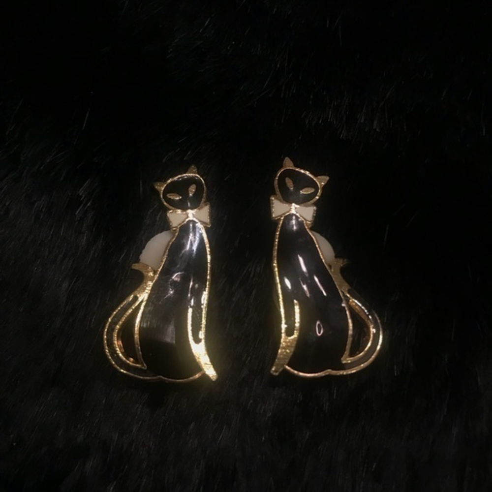 BLACK ENAMEL‎ KITTY CLIP ON EARRINGS
